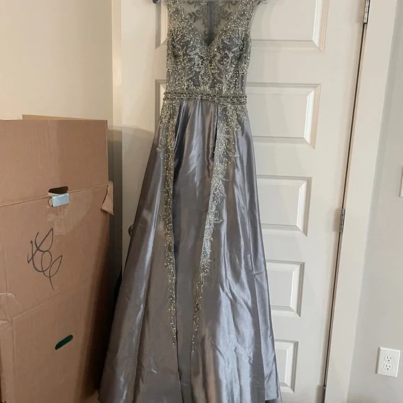 Tony Bowls Evening Gown - Picture 4 of 13